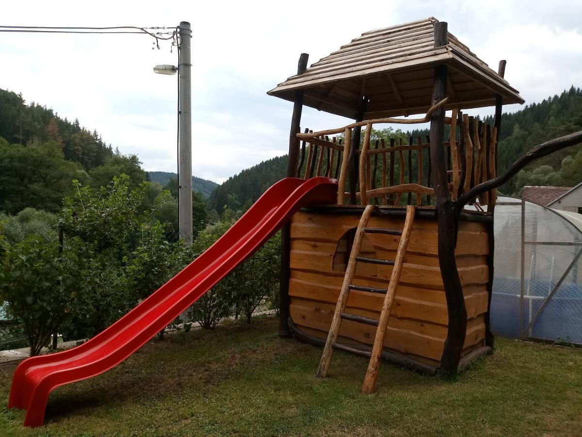 Penzion Apartmany Becov Bečov nad Teplou Dış mekan fotoğraf