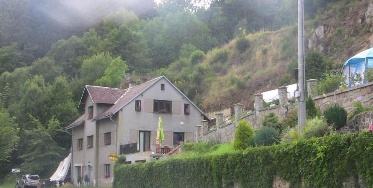 Penzion Apartmany Becov Bečov nad Teplou Dış mekan fotoğraf